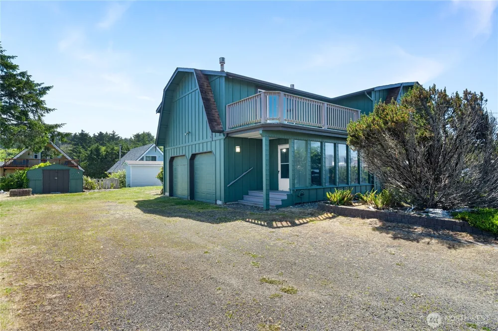 21 McCullough Road Copalis Beach, WA 98535