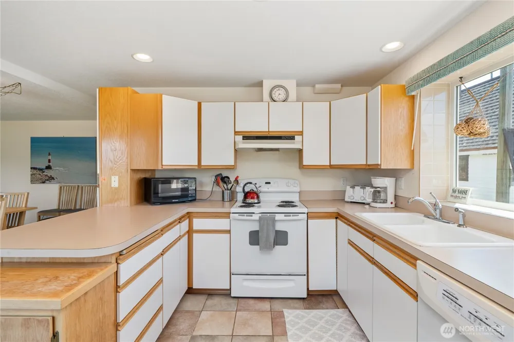 21 McCullough Road Copalis Beach, WA 98535