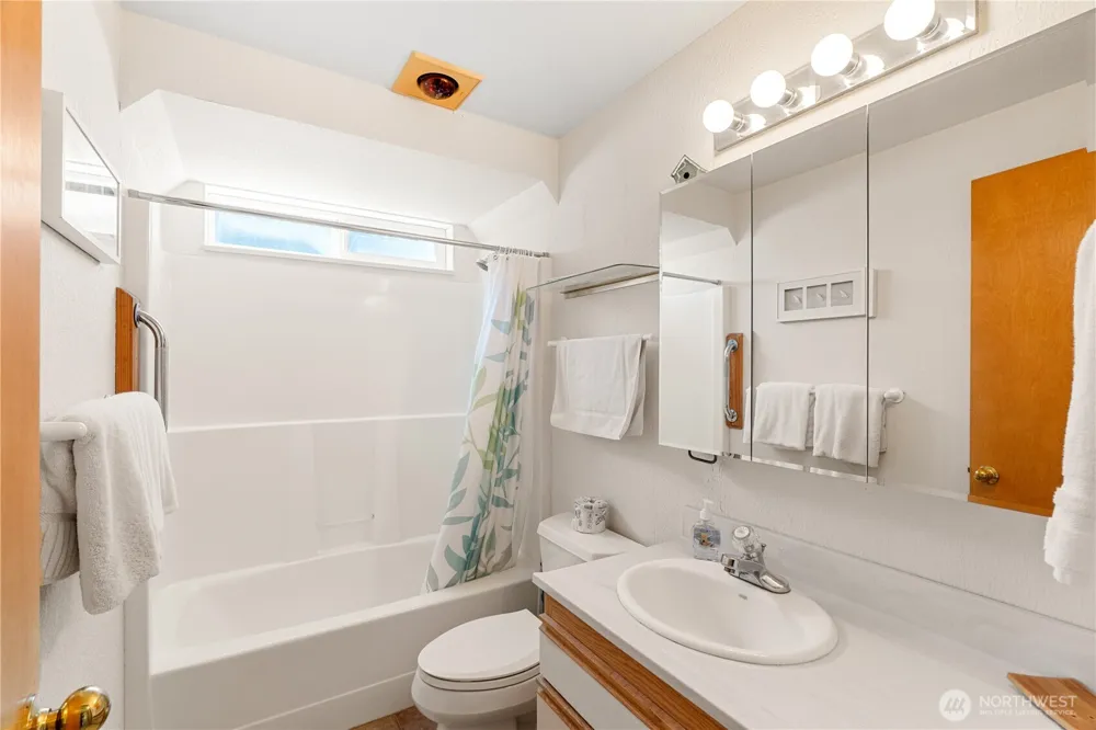 21 McCullough Road Copalis Beach, WA 98535