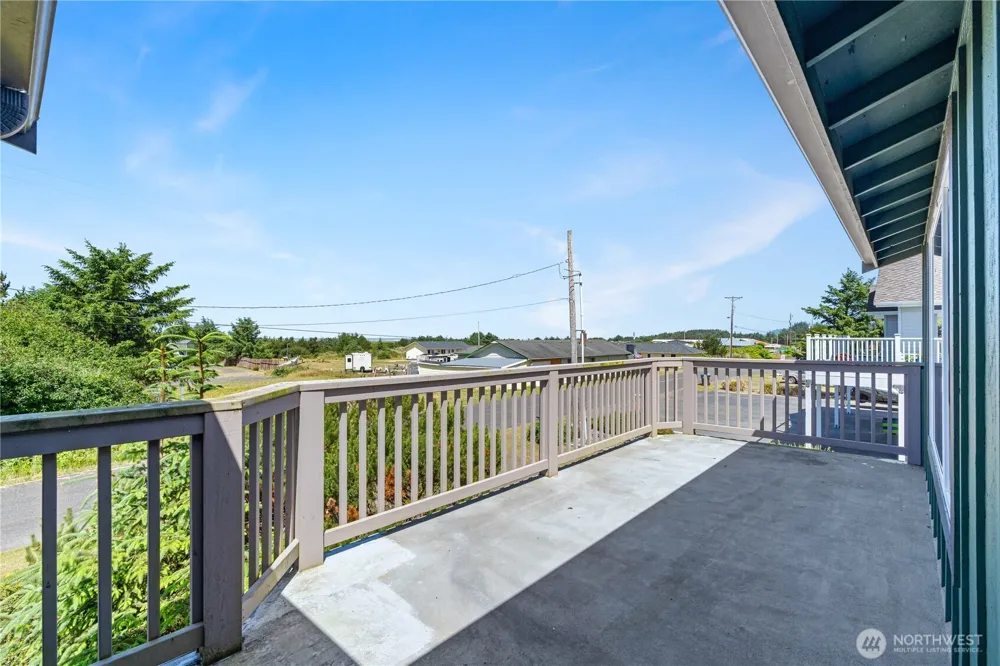 21 McCullough Road Copalis Beach, WA 98535