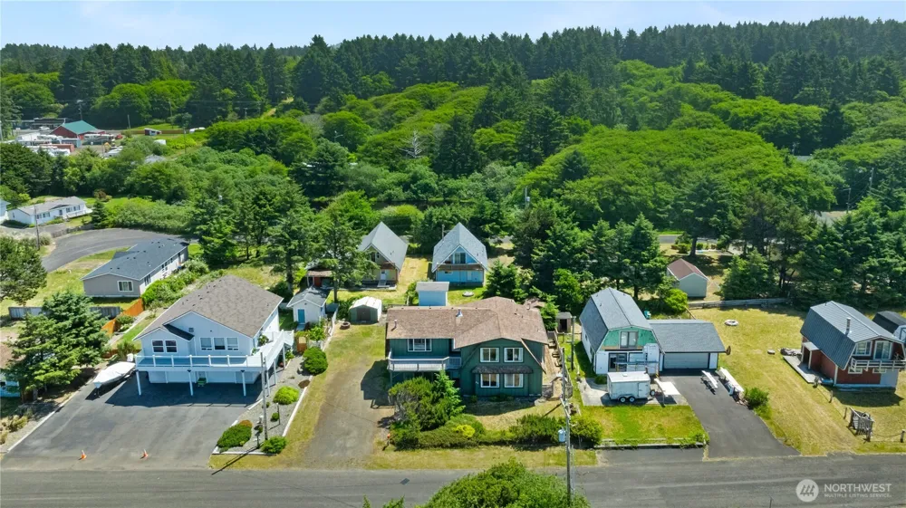 21 McCullough Road Copalis Beach, WA 98535