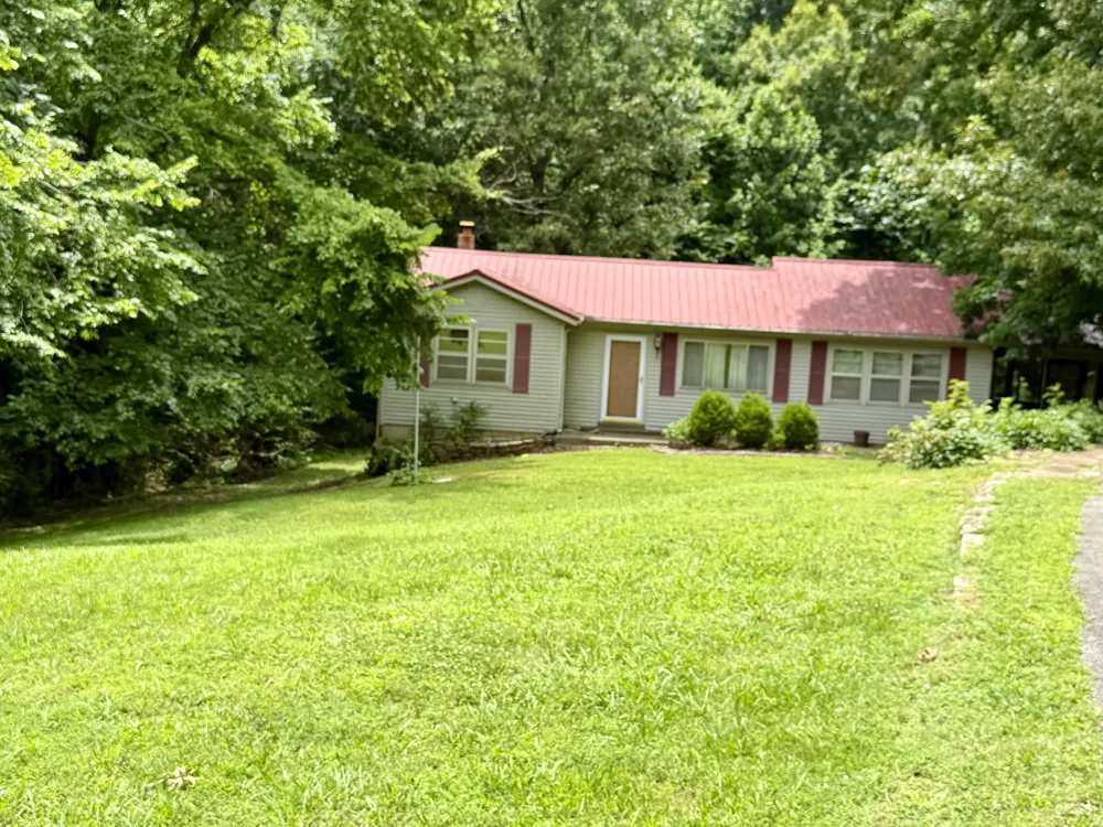 2155 Spring Hill Rd Paris, TN 38242