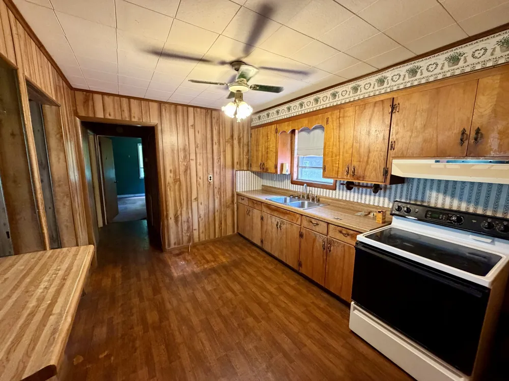 2155 Spring Hill Rd Paris, TN 38242