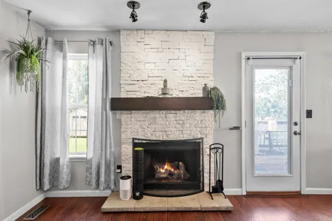 712 Carbondale Dr