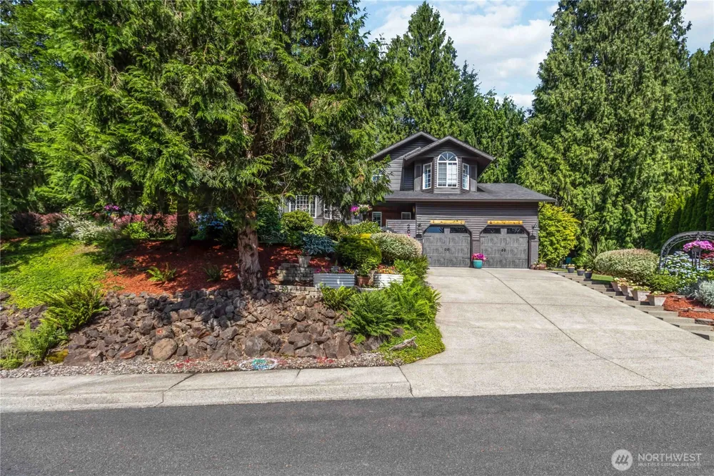 209 W Beacon Hill Drive Longview, WA 98632