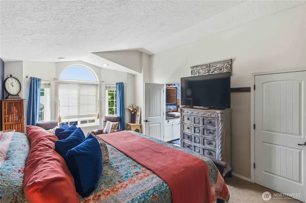 209 W Beacon Hill Drive Longview, WA 98632