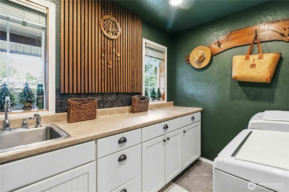 209 W Beacon Hill Drive Longview, WA 98632