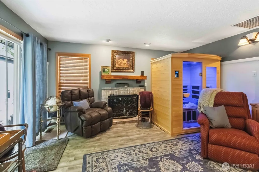 209 W Beacon Hill Drive Longview, WA 98632