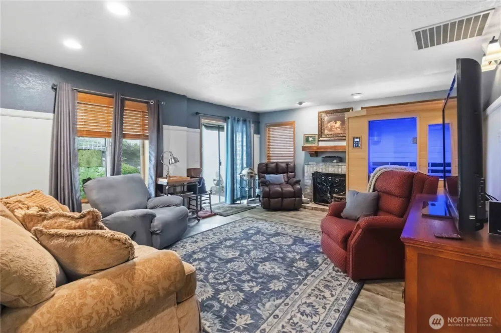 209 W Beacon Hill Drive Longview, WA 98632