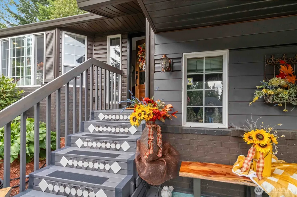 209 W Beacon Hill Drive Longview, WA 98632