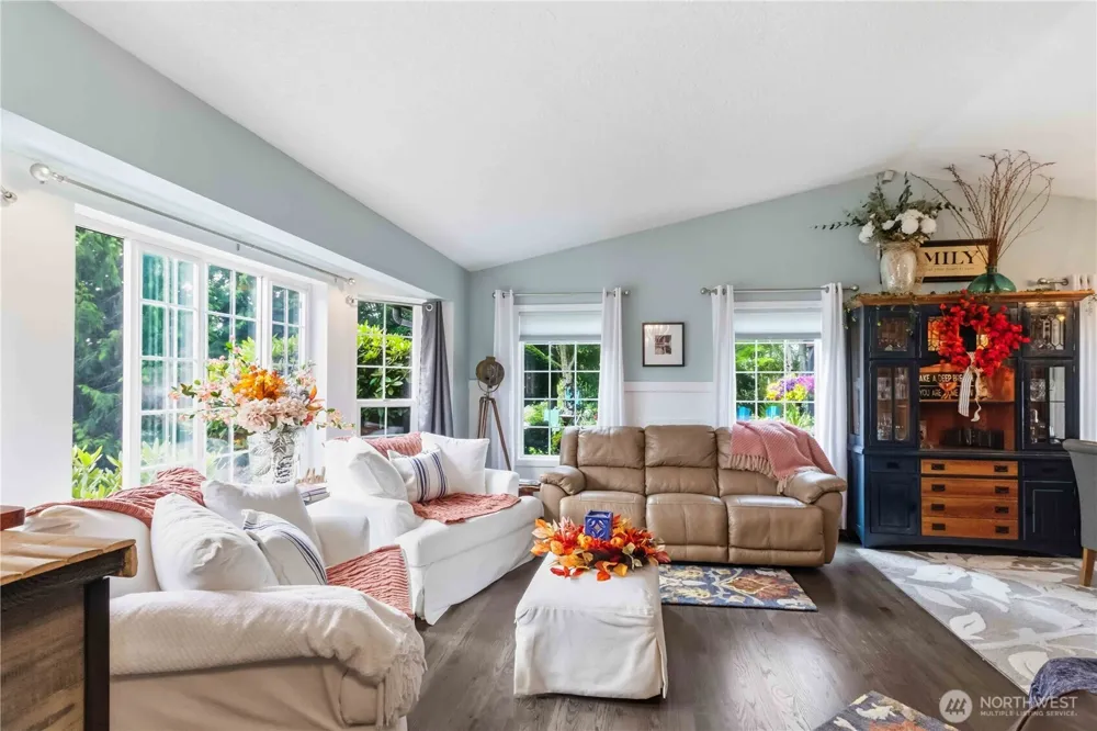 209 W Beacon Hill Drive Longview, WA 98632