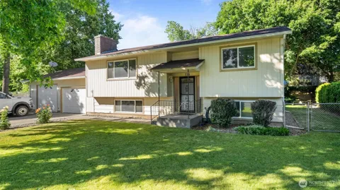 735 S 5th St.