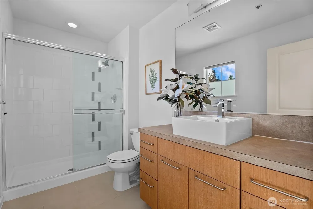 1867 NE Kenyon Court Issaquah, WA 98029