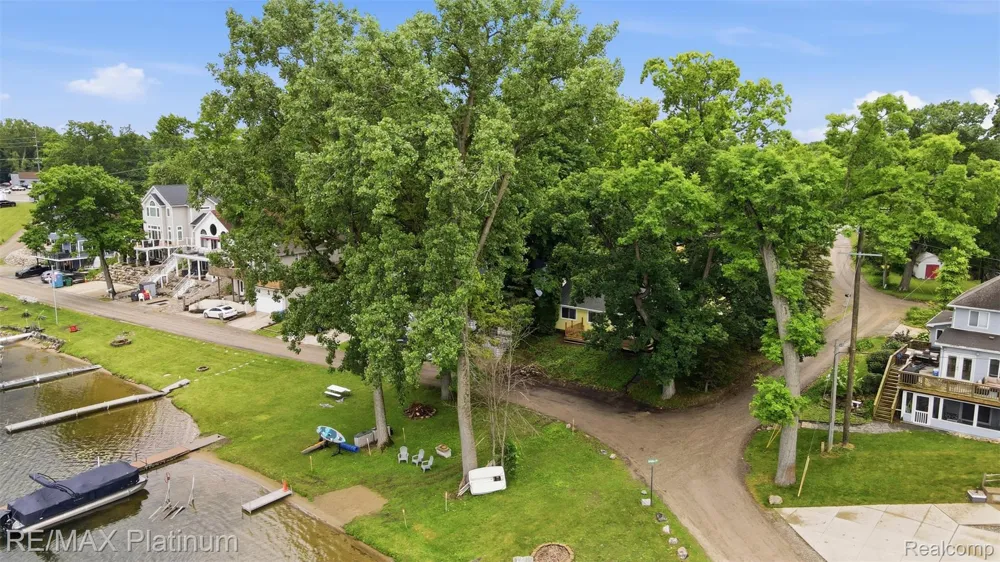 5504 Wildwood Drive Genoa Township, MI 48843