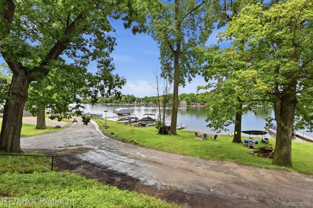 5504 Wildwood Drive Genoa Township, MI 48843