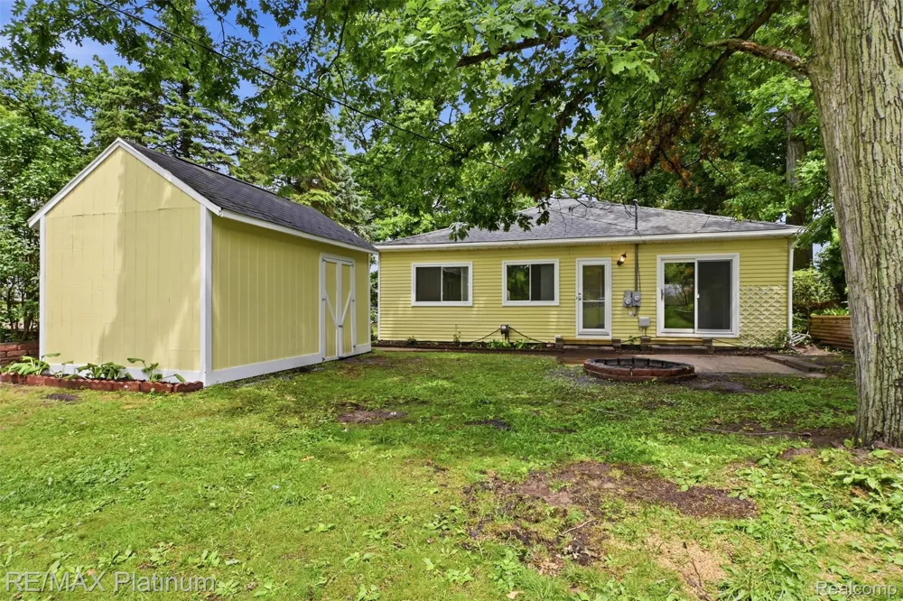 5504 Wildwood Drive Genoa Township, MI 48843