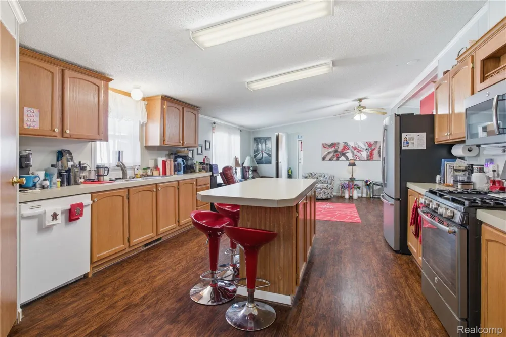 9857 Rembrandt Way Fenton City, MI 48430
