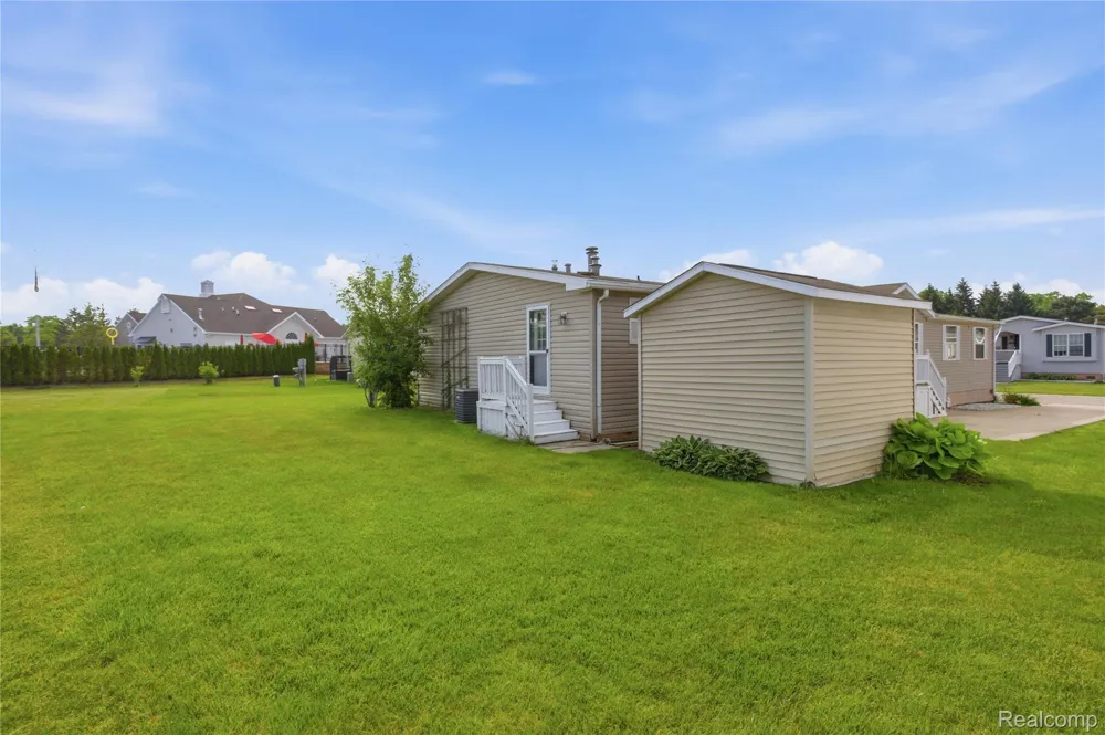 9857 Rembrandt Way Fenton City, MI 48430