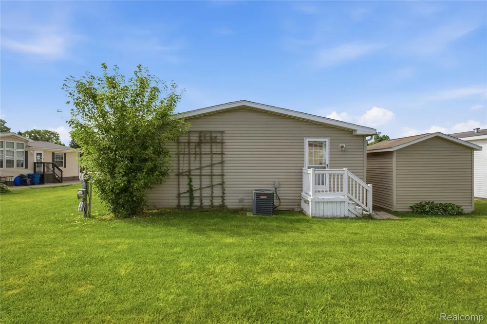 9857 Rembrandt Way Fenton City, MI 48430