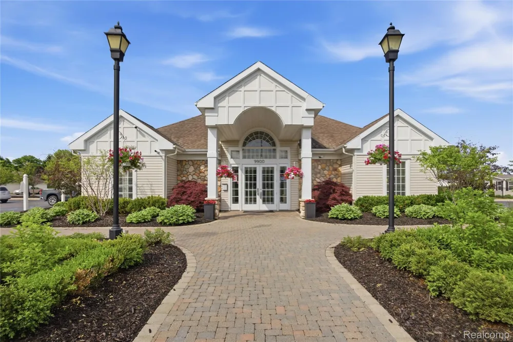 9857 Rembrandt Way Fenton City, MI 48430