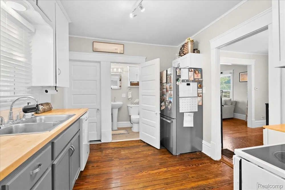 726 W Willow Street Lansing City, MI 48906