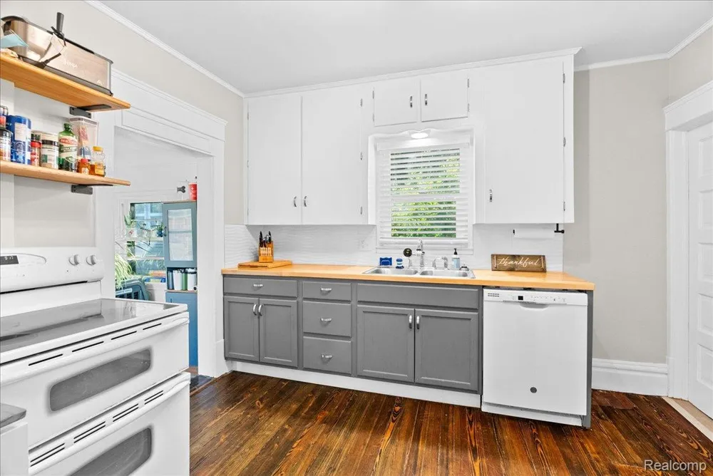 726 W Willow Street Lansing City, MI 48906