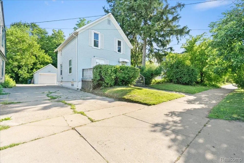 726 W Willow Street Lansing City, MI 48906