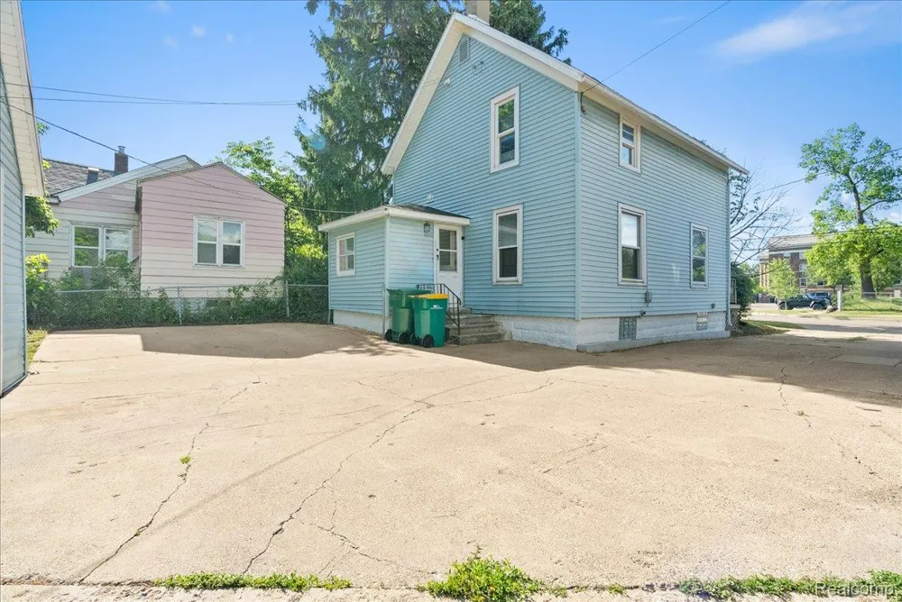 726 W Willow Street Lansing City, MI 48906
