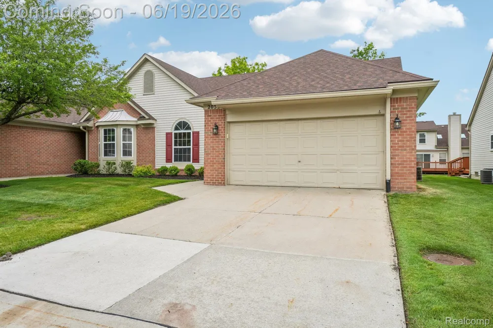 2053 Maplehurst Drive Commerce Charter Township, MI 48390