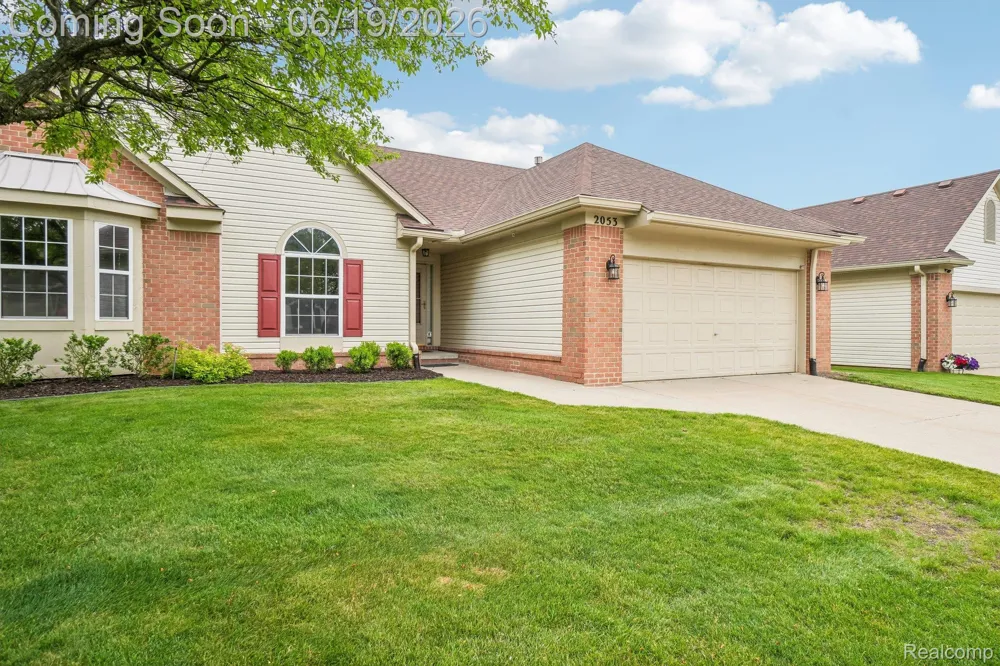 2053 Maplehurst Drive Commerce Charter Township, MI 48390