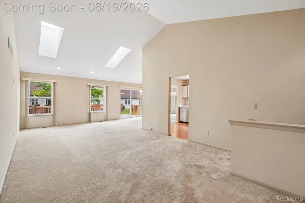 2053 Maplehurst Drive Commerce Charter Township, MI 48390
