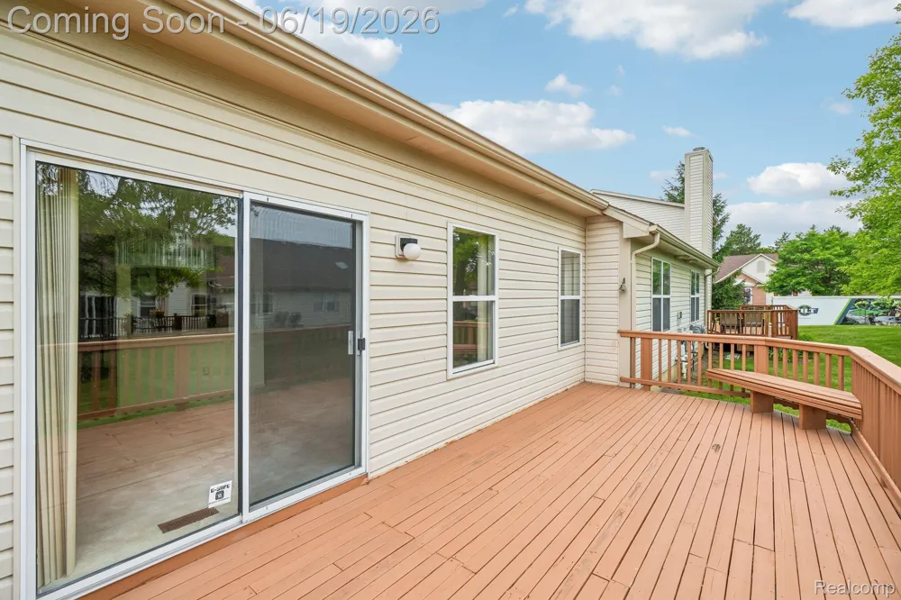 2053 Maplehurst Drive Commerce Charter Township, MI 48390