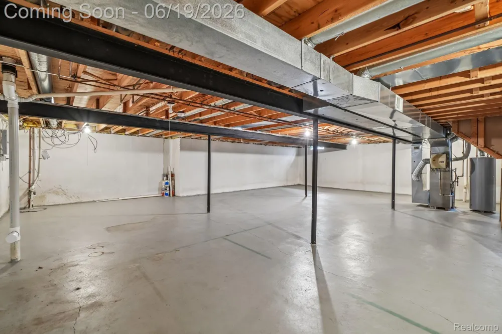 2053 Maplehurst Drive Commerce Charter Township, MI 48390