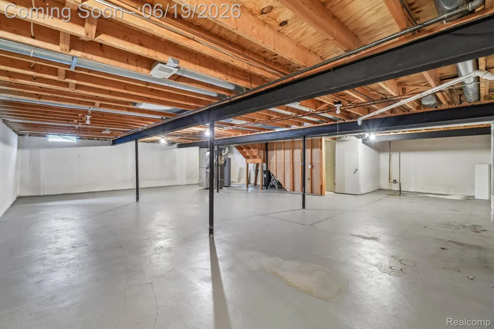 2053 Maplehurst Drive Commerce Charter Township, MI 48390