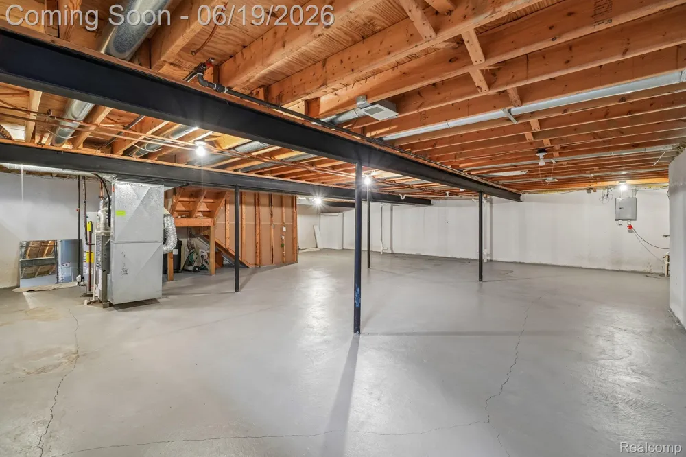 2053 Maplehurst Drive Commerce Charter Township, MI 48390