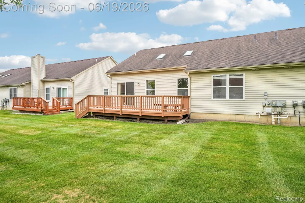 2053 Maplehurst Drive Commerce Charter Township, MI 48390