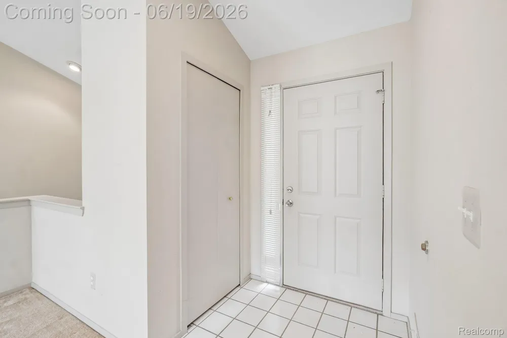 2053 Maplehurst Drive Commerce Charter Township, MI 48390