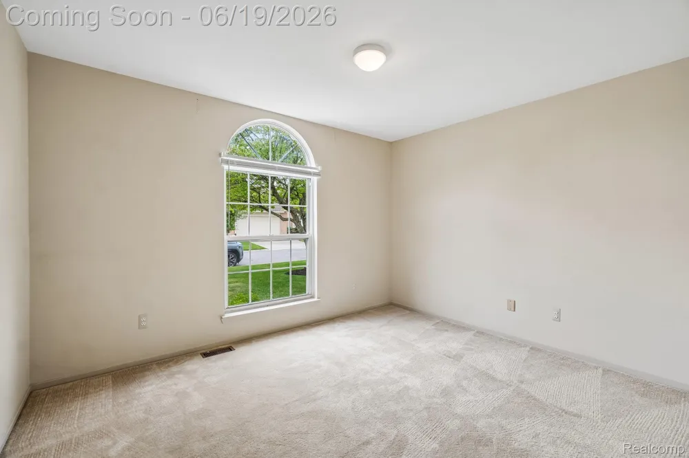 2053 Maplehurst Drive Commerce Charter Township, MI 48390