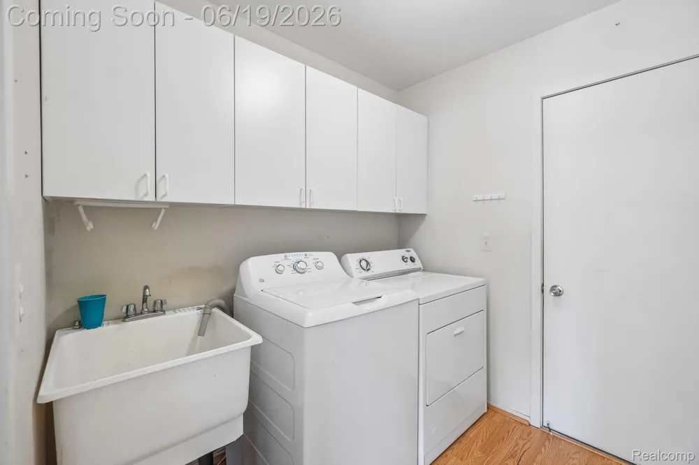 2053 Maplehurst Drive Commerce Charter Township, MI 48390