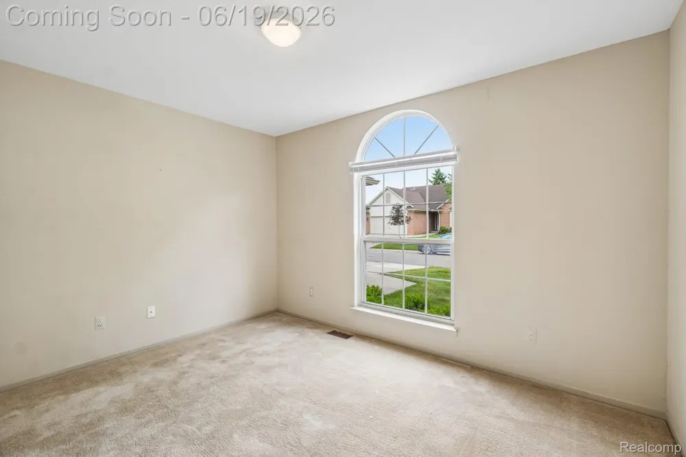 2053 Maplehurst Drive Commerce Charter Township, MI 48390