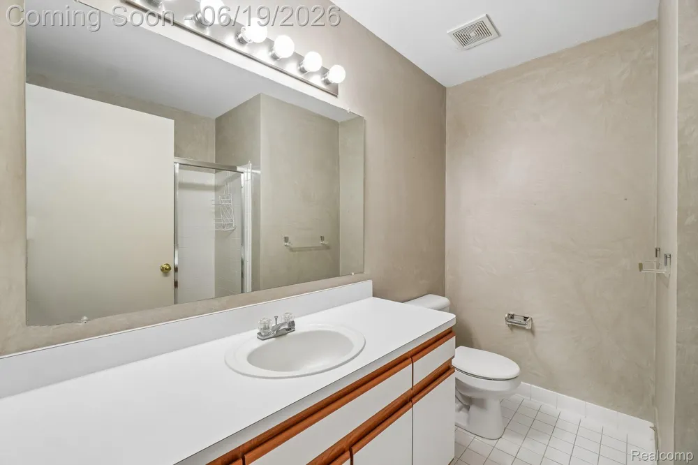 2053 Maplehurst Drive Commerce Charter Township, MI 48390