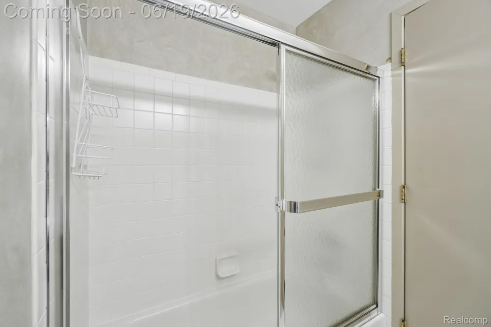 2053 Maplehurst Drive Commerce Charter Township, MI 48390