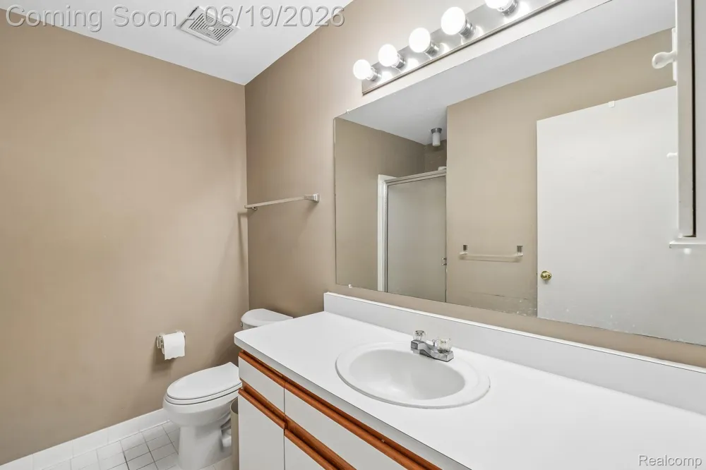 2053 Maplehurst Drive Commerce Charter Township, MI 48390