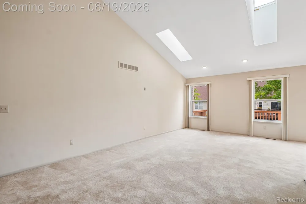 2053 Maplehurst Drive Commerce Charter Township, MI 48390