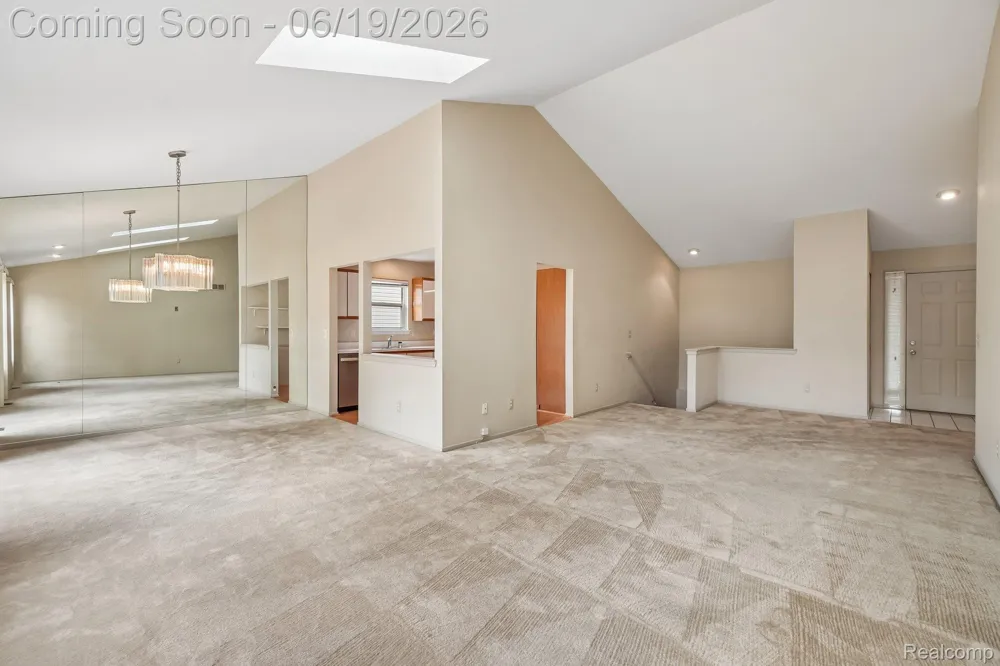 2053 Maplehurst Drive Commerce Charter Township, MI 48390