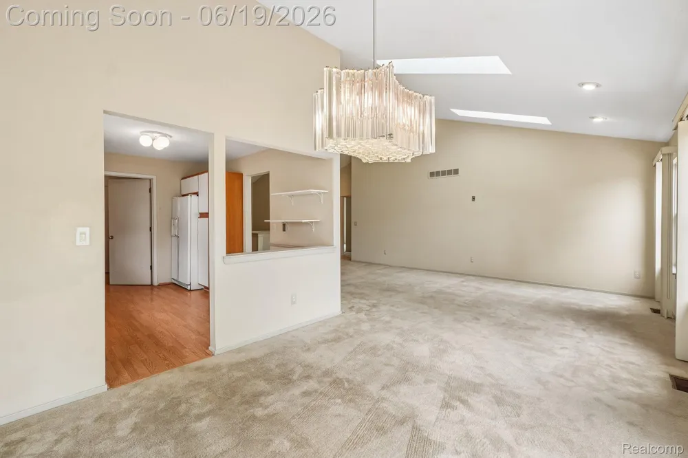 2053 Maplehurst Drive Commerce Charter Township, MI 48390