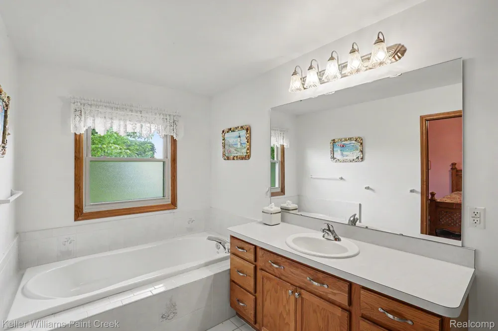 8183 Prestwick Lane Washington Township, MI 48095