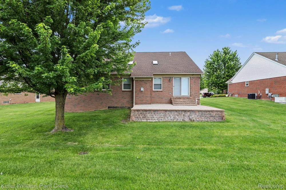 8183 Prestwick Lane Washington Township, MI 48095