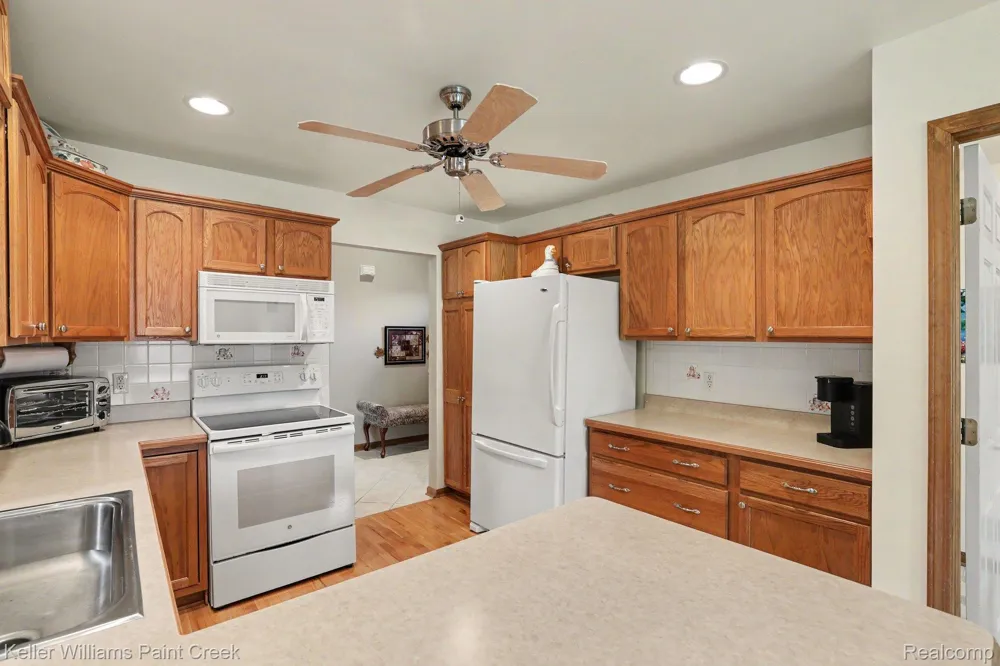 8183 Prestwick Lane Washington Township, MI 48095
