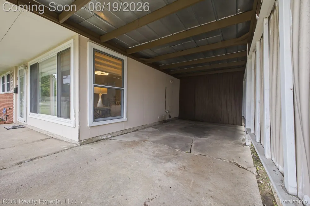 22020 Jerome Street Oak Park City, MI 48237
